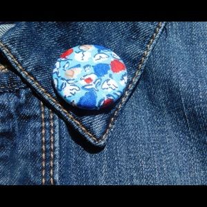 Blue red lapel pin
